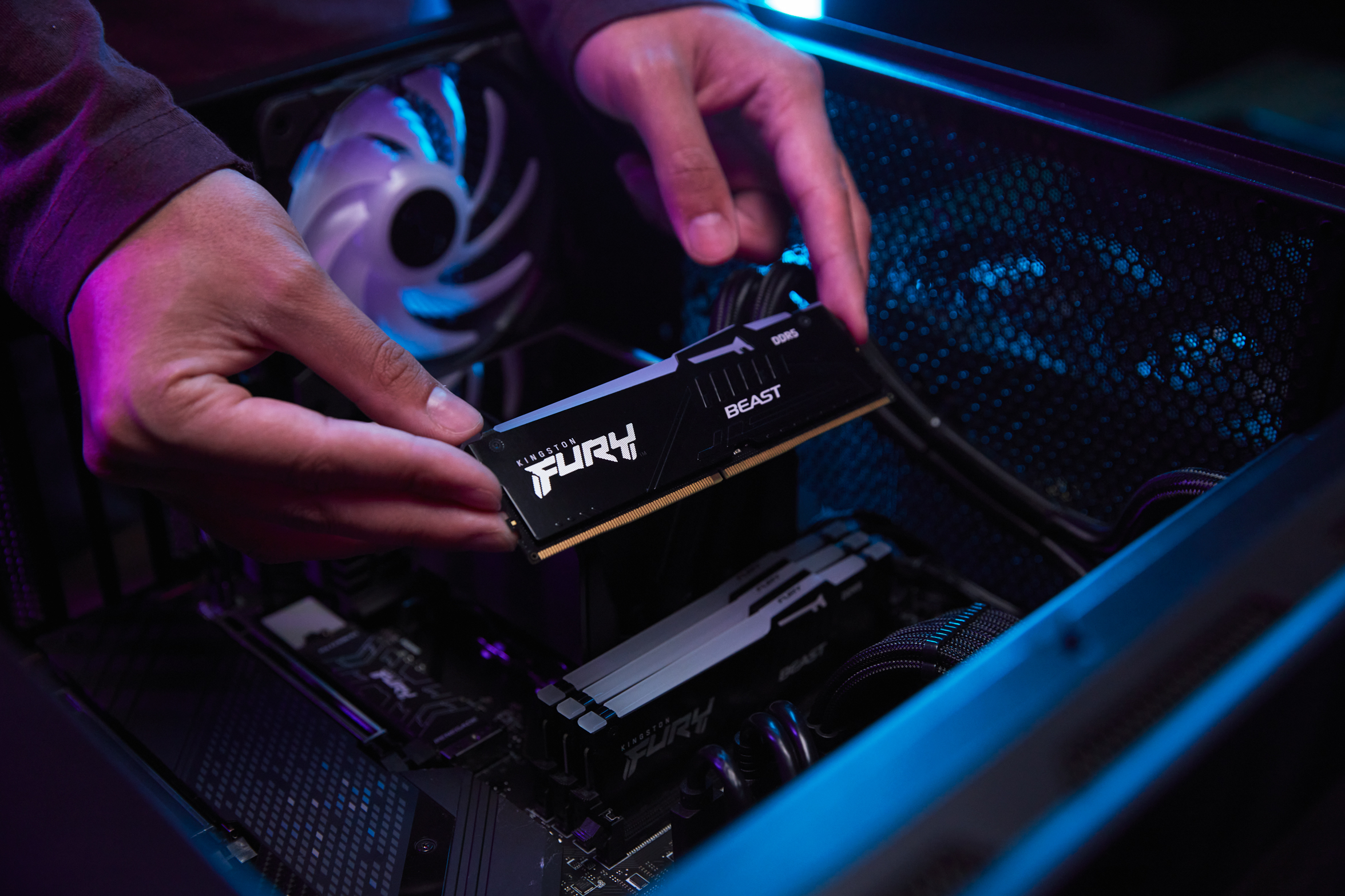 Kingston Fury Beast RGB KF556C40BBAK2-16 - 16GB Kit - DDR5 - 5600MHz
