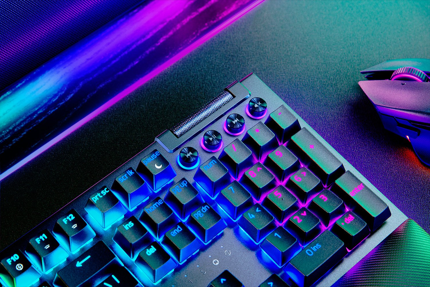 Razer BlackWidow V4 Pro - Mechanical Gaming Keyboard (Green Switch) - US Qwerty Layout