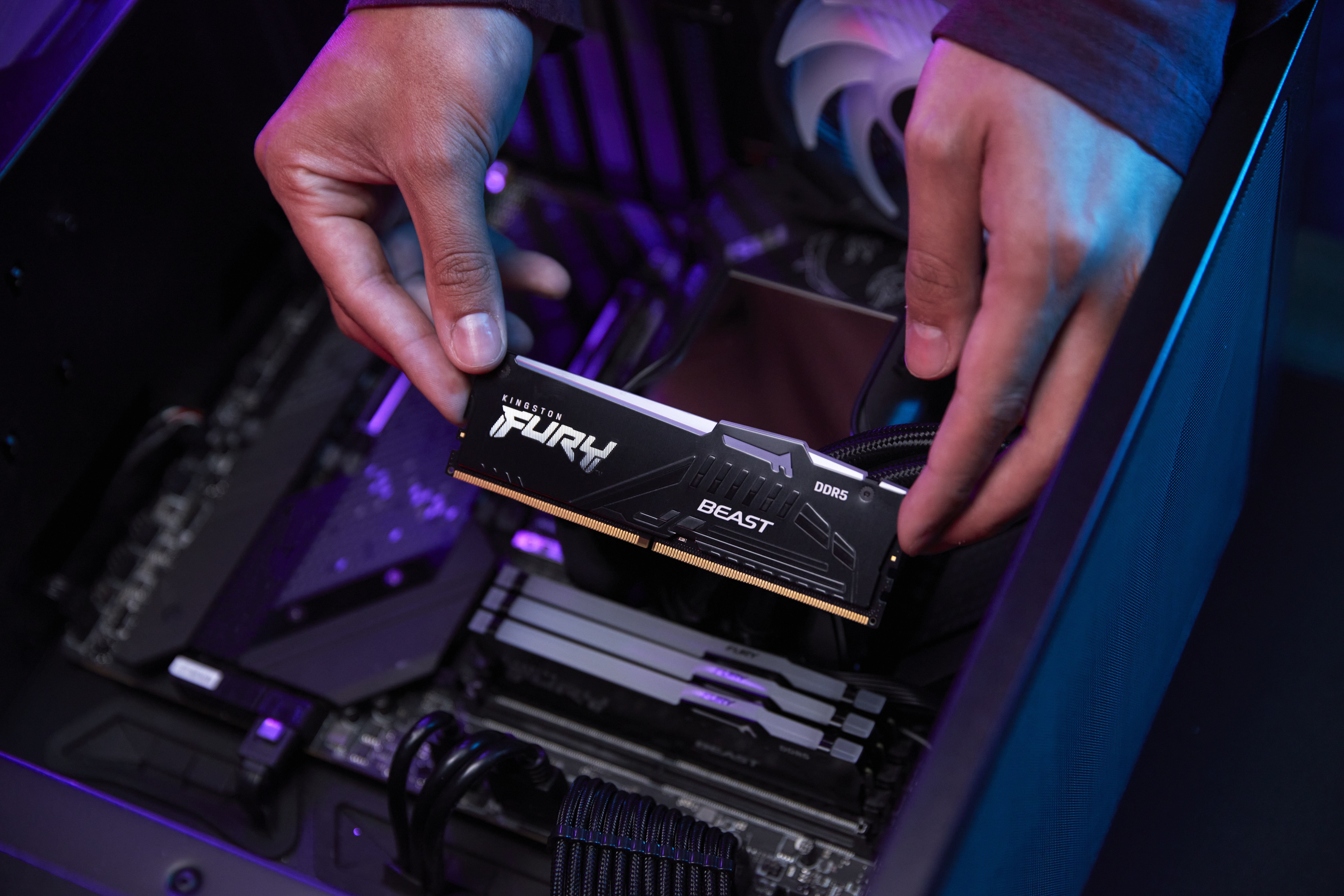 Kingston Fury Beast RGB KF556C40BBAK2-16 - 16GB Kit - DDR5 - 5600MHz